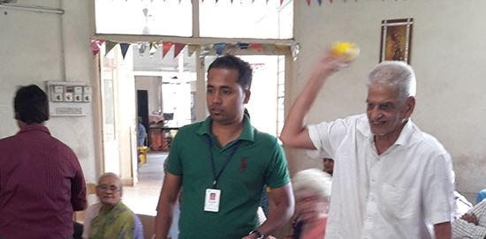 toy-donation-at-matoshri-vruddhashram-7
